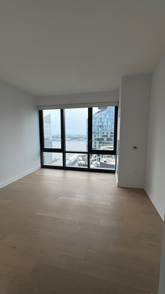 West end Avenue - Photo 1