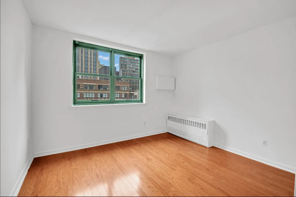 3rd ave - Photo 2