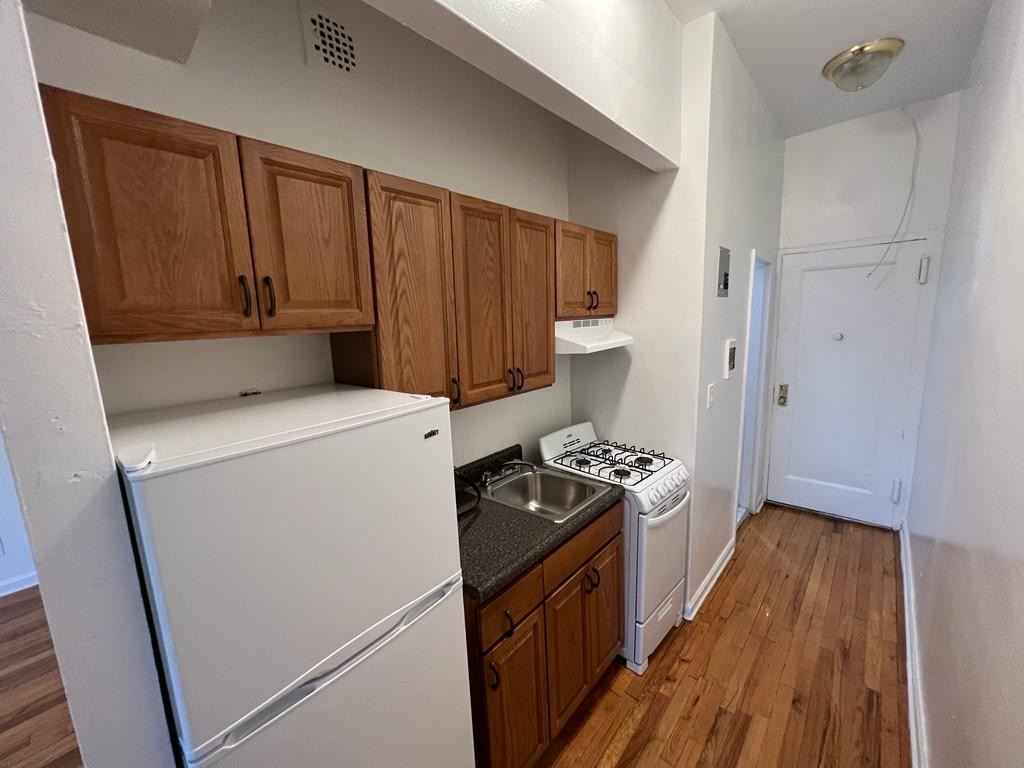 200 West 113th Street - Photo 5
