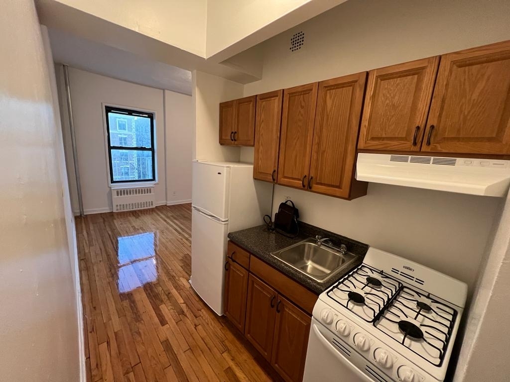 200 West 113th Street - Photo 6