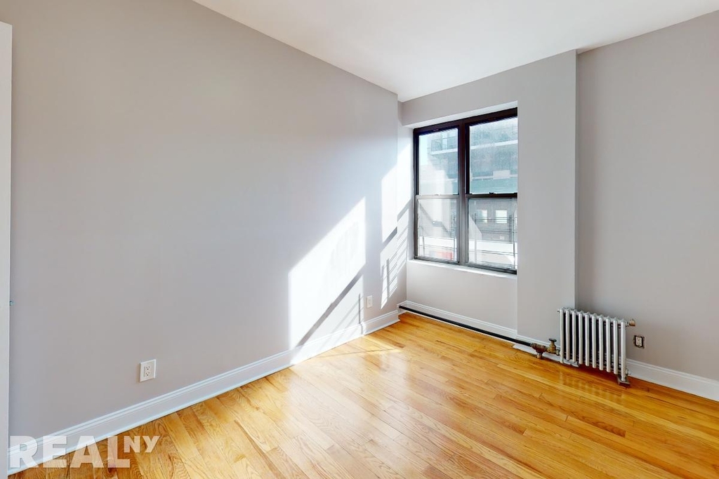 W 179th St - Photo 7