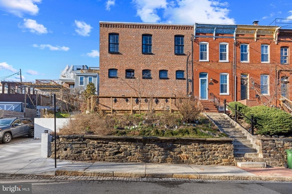 337 E Hamburg Street - Photo 32