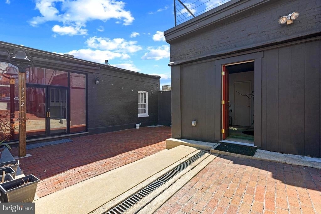 337 E Hamburg Street - Photo 2
