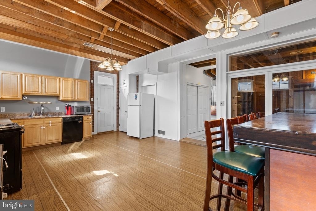 337 E Hamburg Street - Photo 9