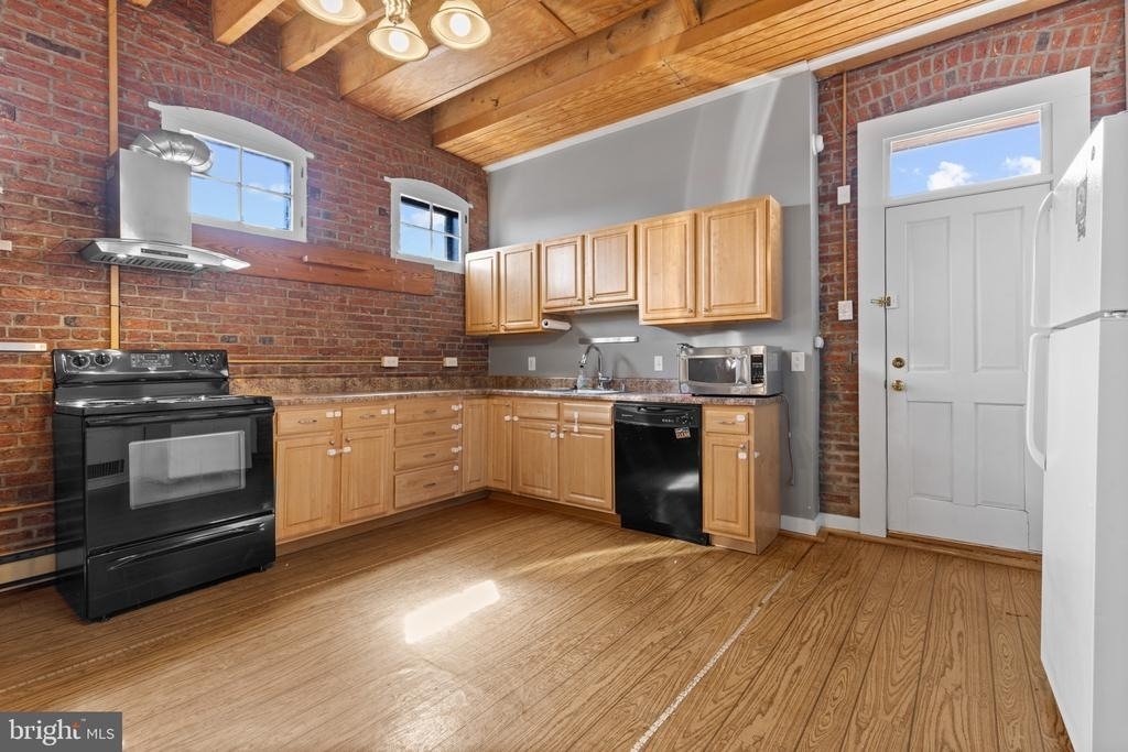 337 E Hamburg Street - Photo 10