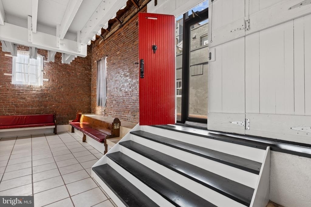 337 E Hamburg Street - Photo 3