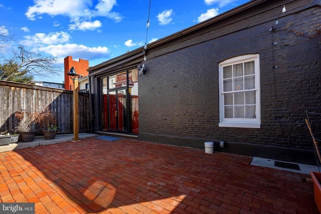337 E Hamburg Street - Photo 1