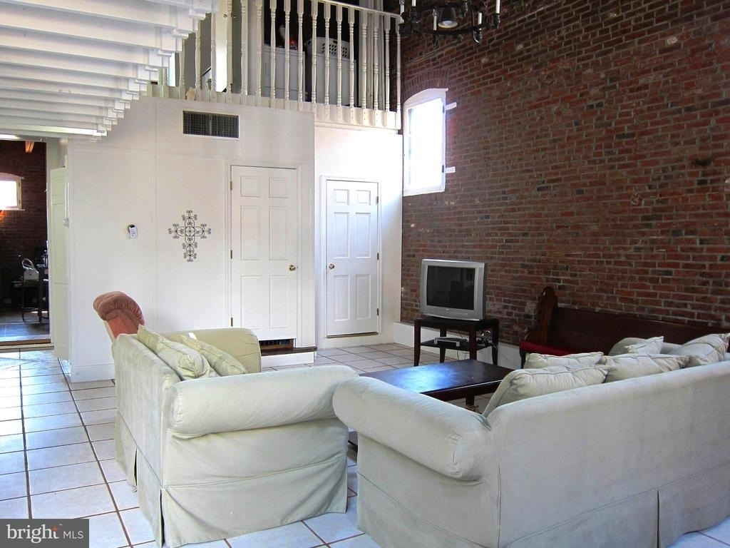 337 E Hamburg Street - Photo 5