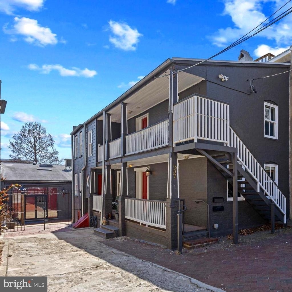 337 E Hamburg Street - Photo 0