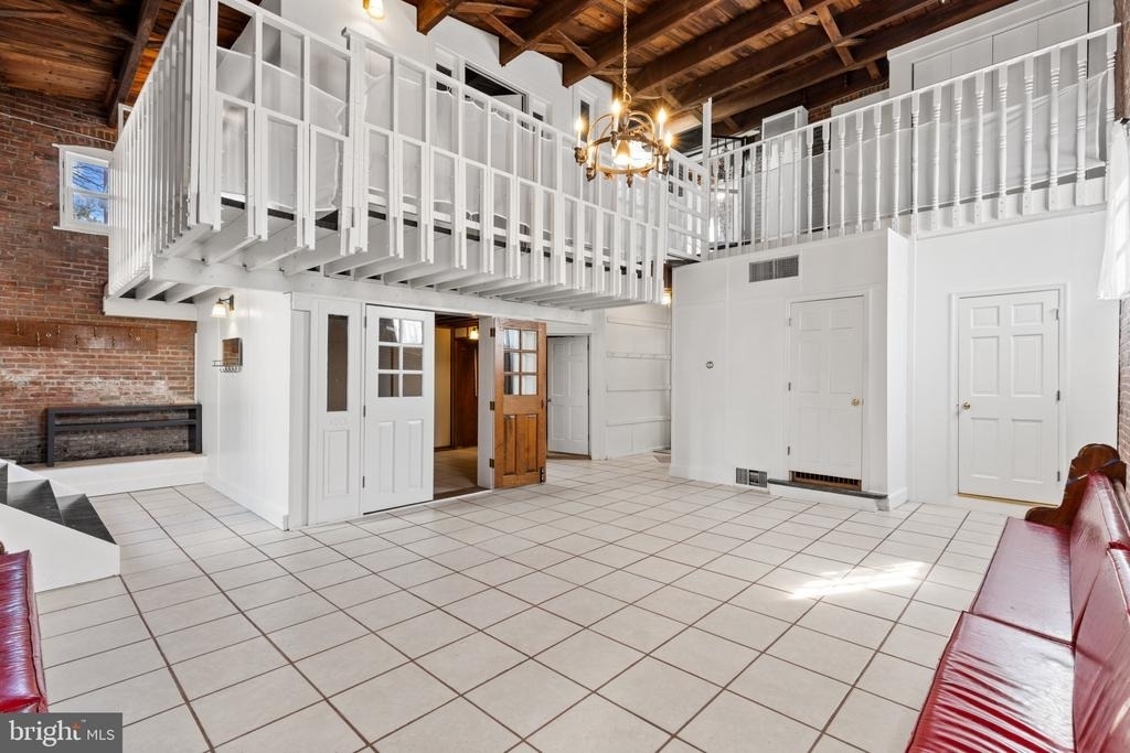 337 E Hamburg Street - Photo 4