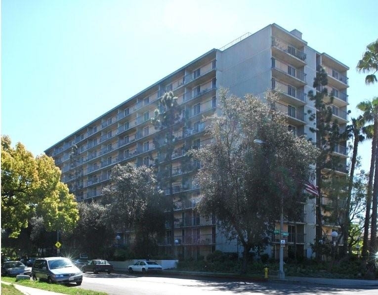 560 E Villa St - Photo 3