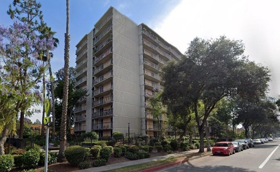 560 E Villa St - Photo 2
