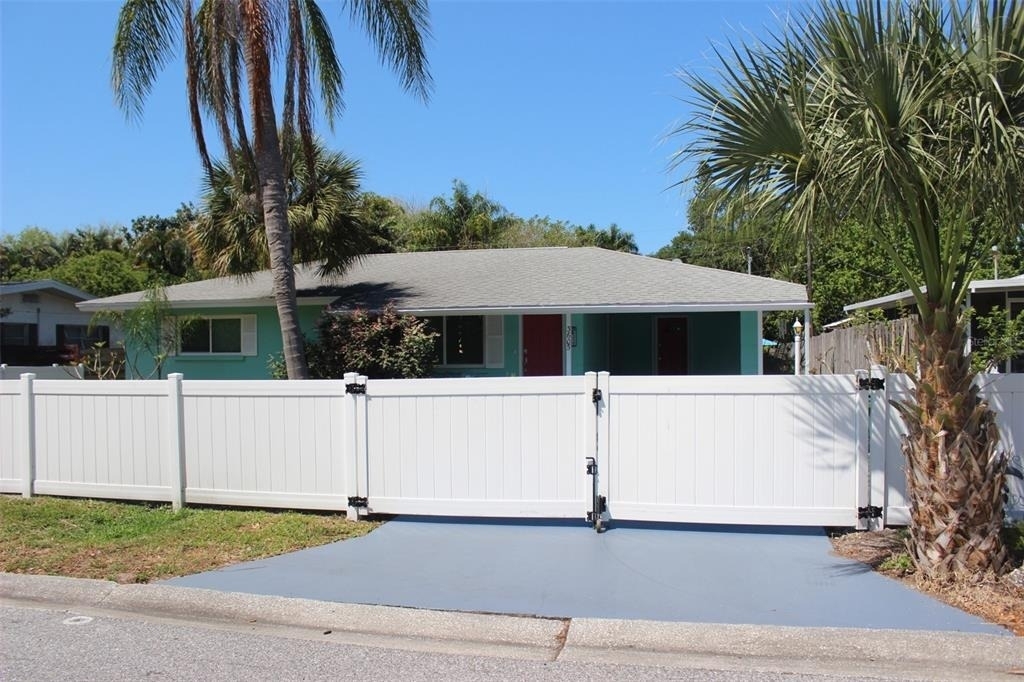 3605 Iroquois Avenue - Photo 0