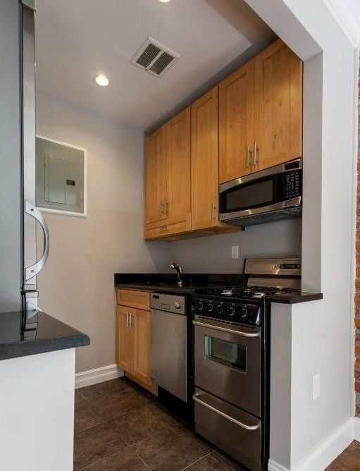 153 Rivington St - Photo 4