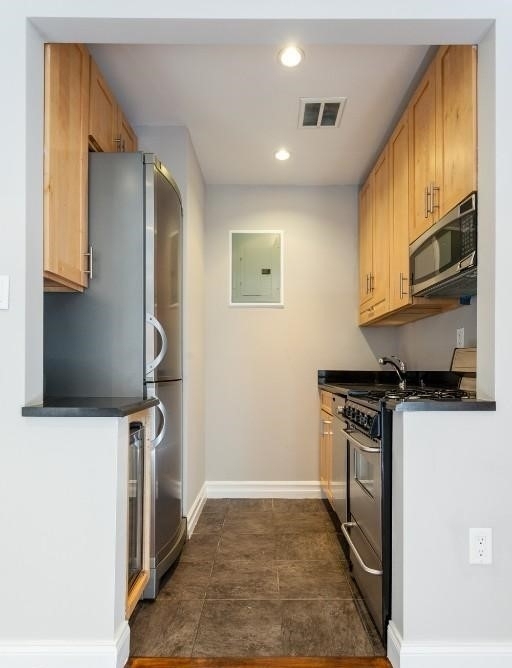 153 Rivington St - Photo 3