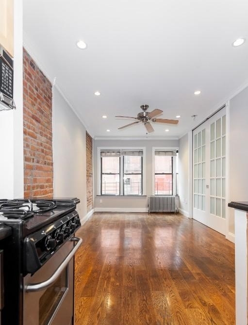 153 Rivington St - Photo 2
