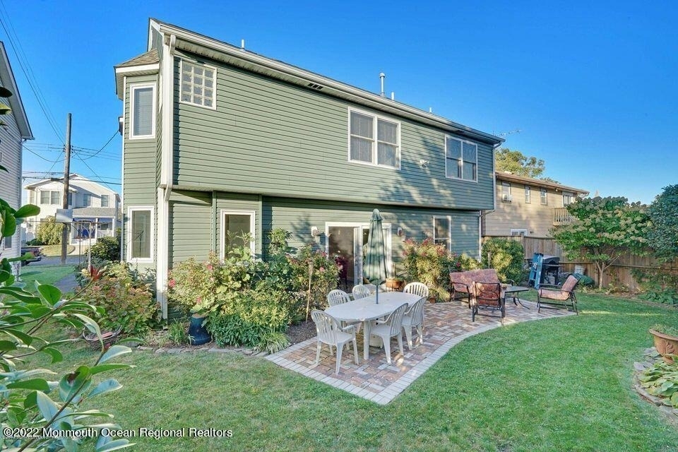 417 15th Avenue - Photo 1