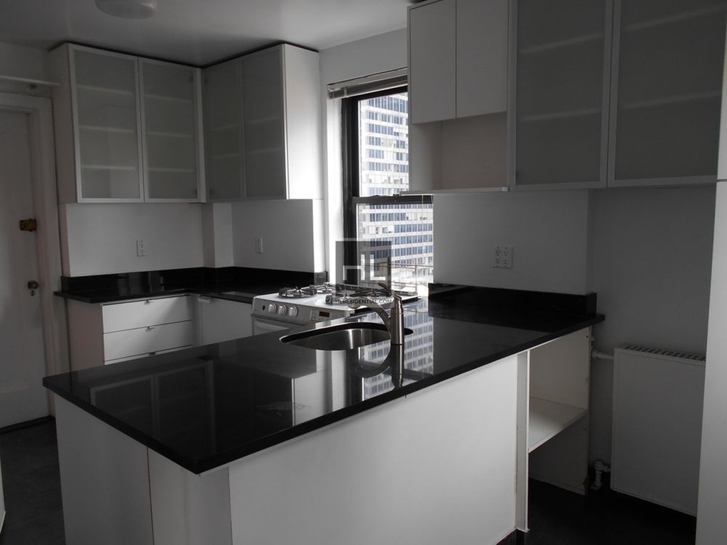 East 38th Street - Photo 6