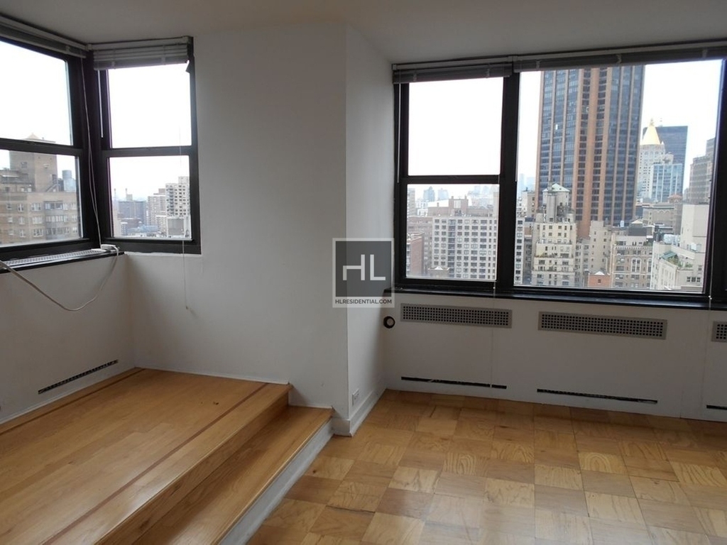 East 38th Street - Photo 5