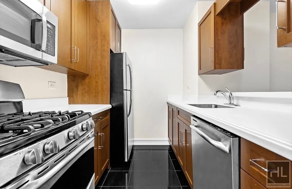 East 72nd Street - Photo 1