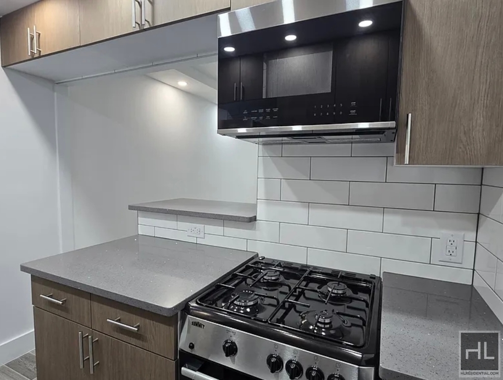 East 29th Street - Photo 8