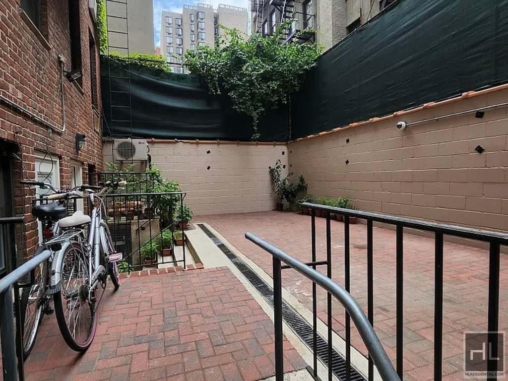 East 29th Street - Photo 11