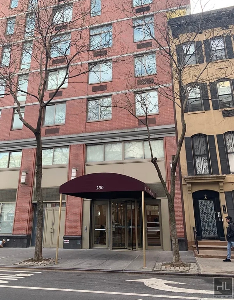 East 30th Street - Photo 14