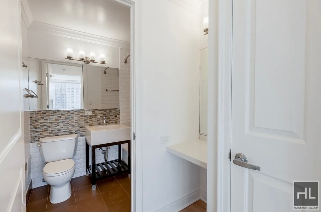 East 57th Street - Photo 4