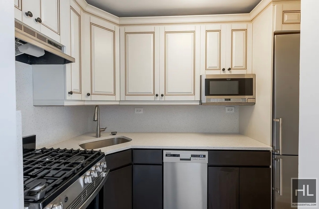 East 57th Street - Photo 2