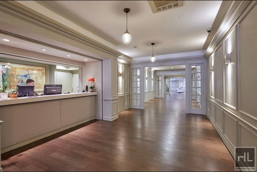 East 57th Street - Photo 5