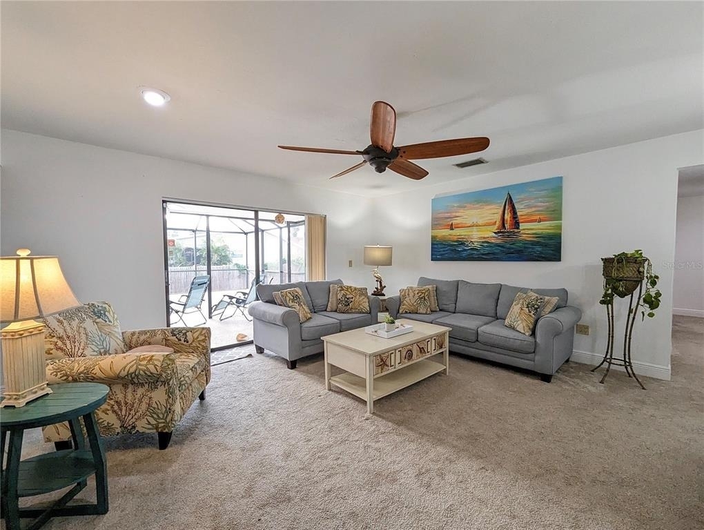 912 72nd Street Nw - Photo 3