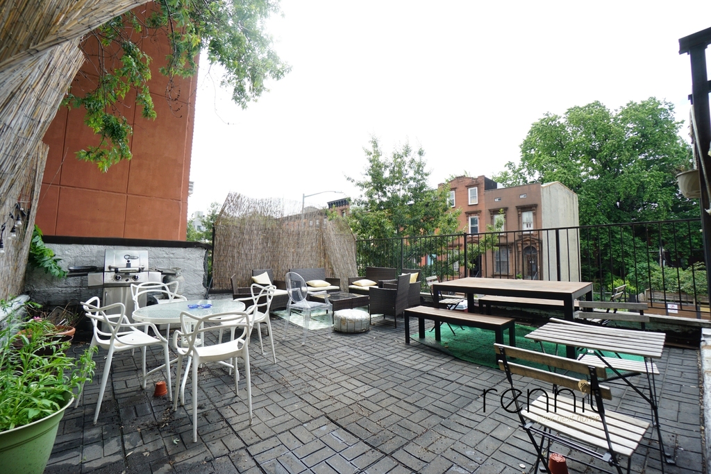 453 Franklin Avenue - Photo 0