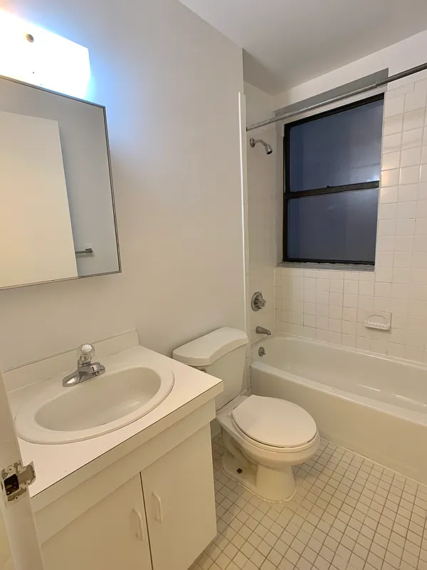 72nd street and 1st avenue. - Photo 4
