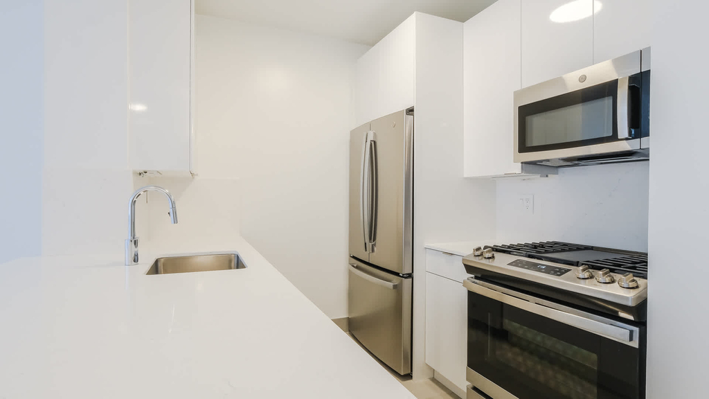777 6th Avenue - Photo 16