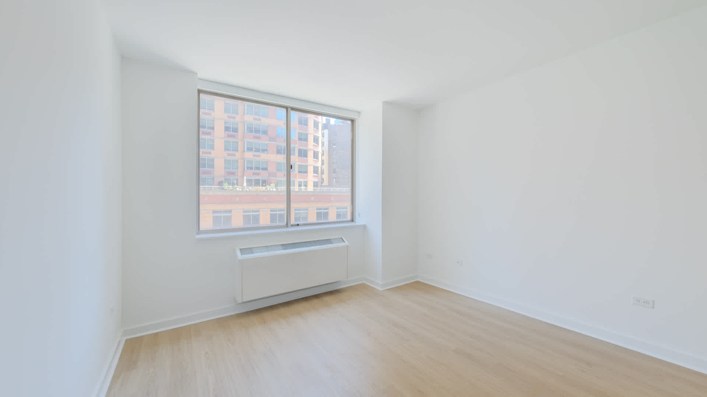777 6th Avenue - Photo 20