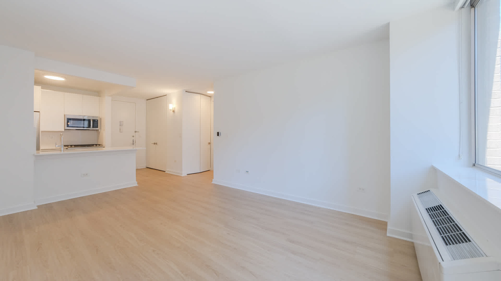 777 6th Avenue - Photo 17