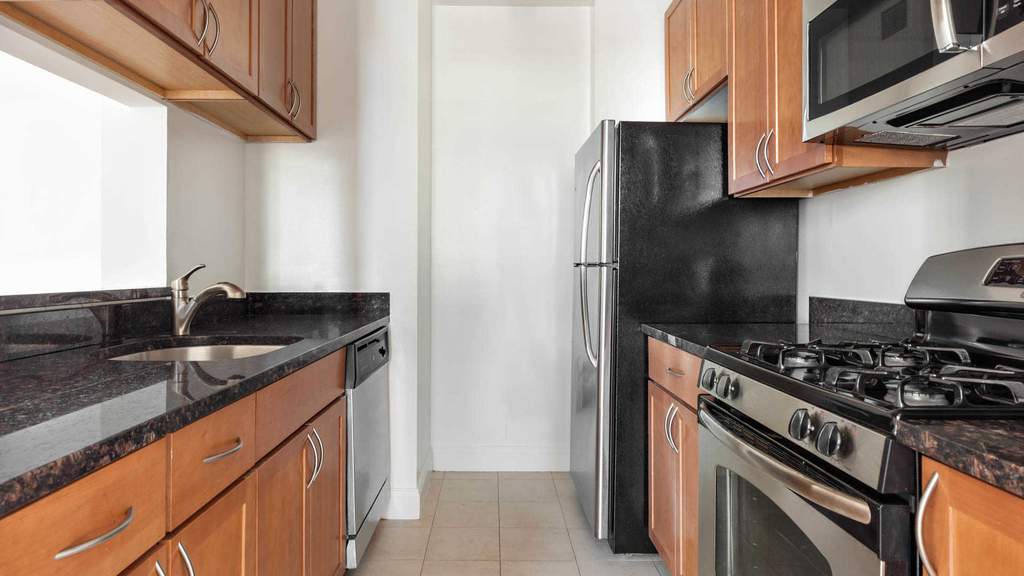 71 Broadway - Photo 48