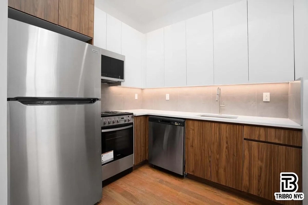 92 Manhattan Avenue - Photo 1