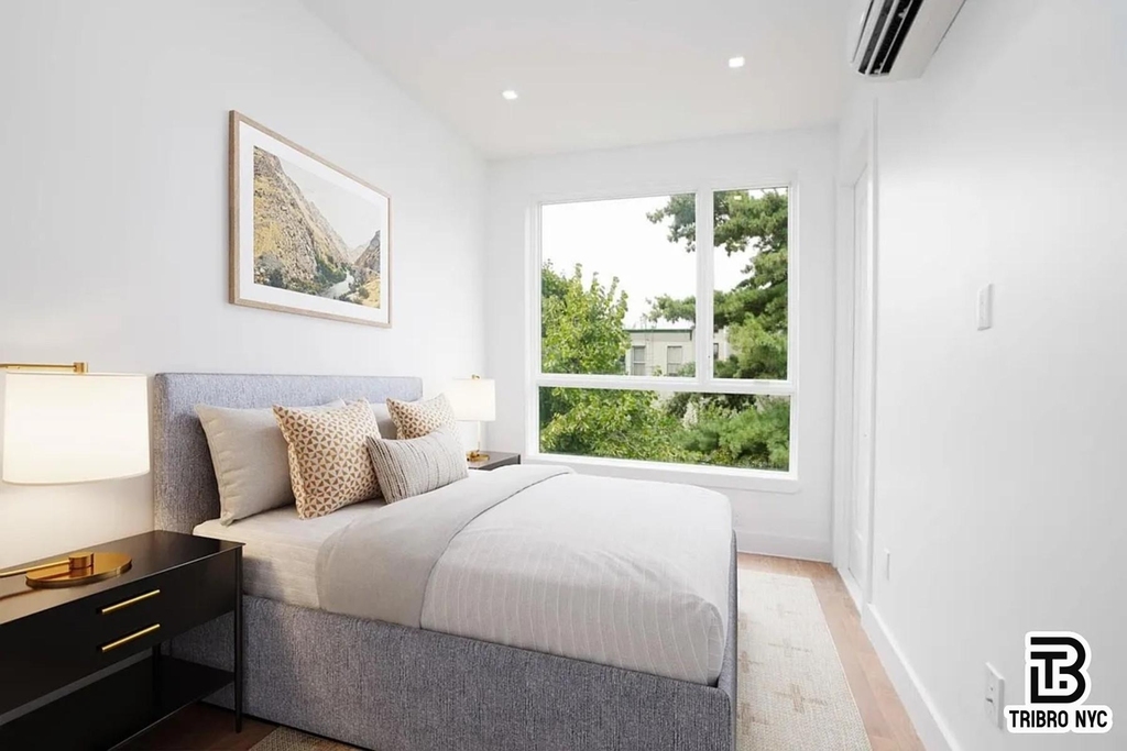 92 Manhattan Avenue - Photo 2