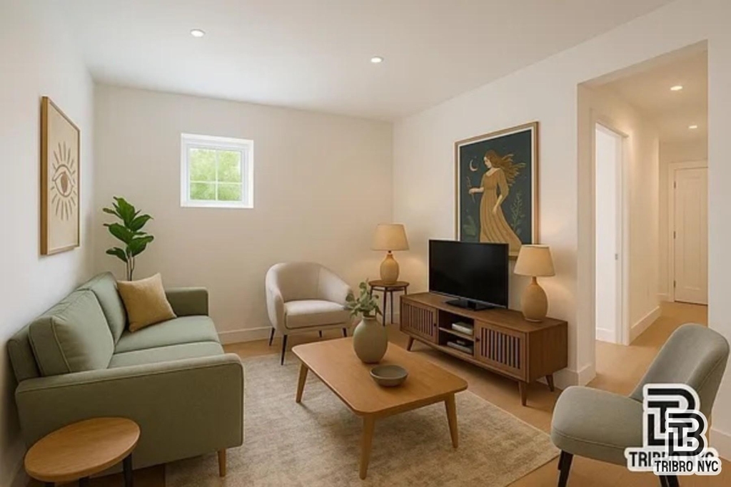 92 Manhattan Avenue - Photo 0