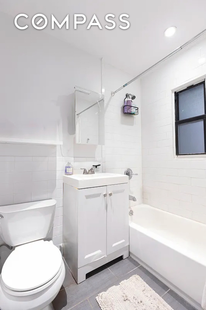 1582 York Avenue - Photo 2