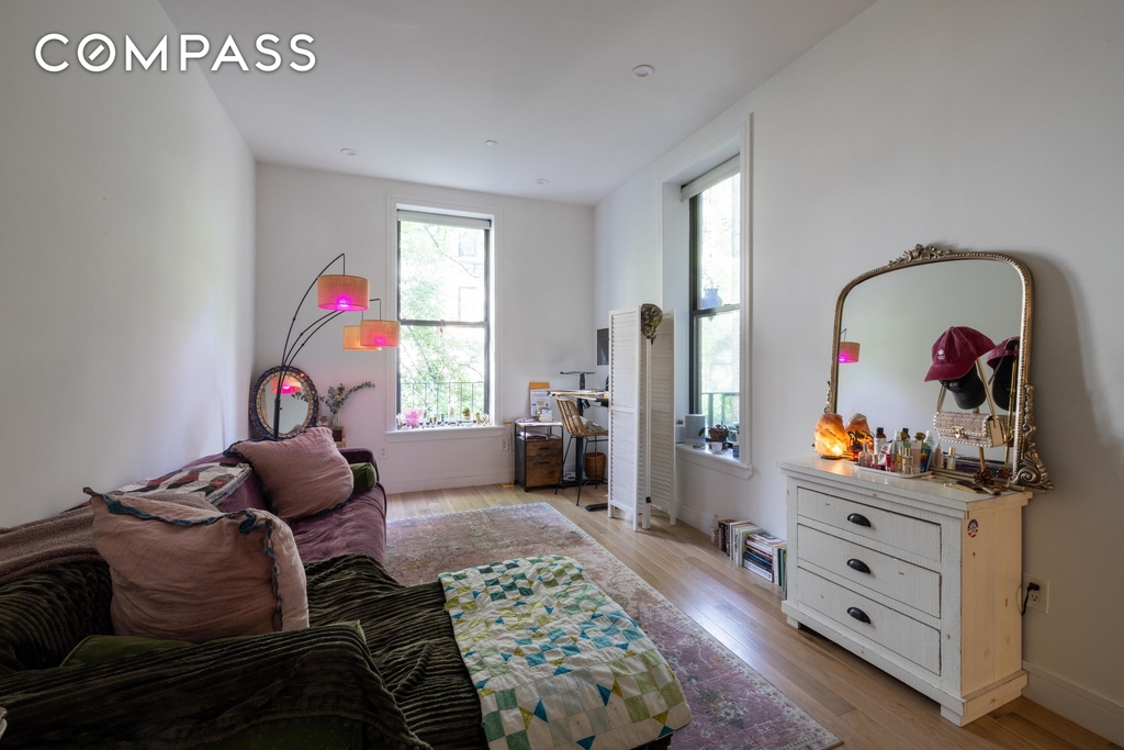 345 E 50th Street - Photo 4
