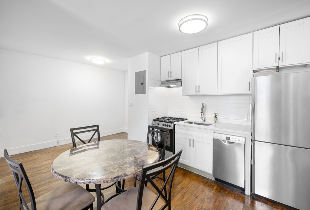 416 W 23rd Street - Photo 2