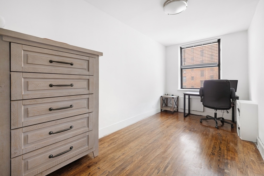 416 W 23rd Street - Photo 4