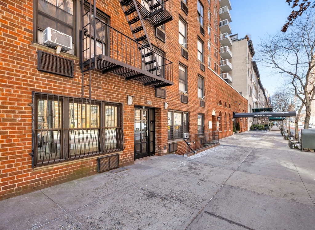 416 W 23rd Street - Photo 7