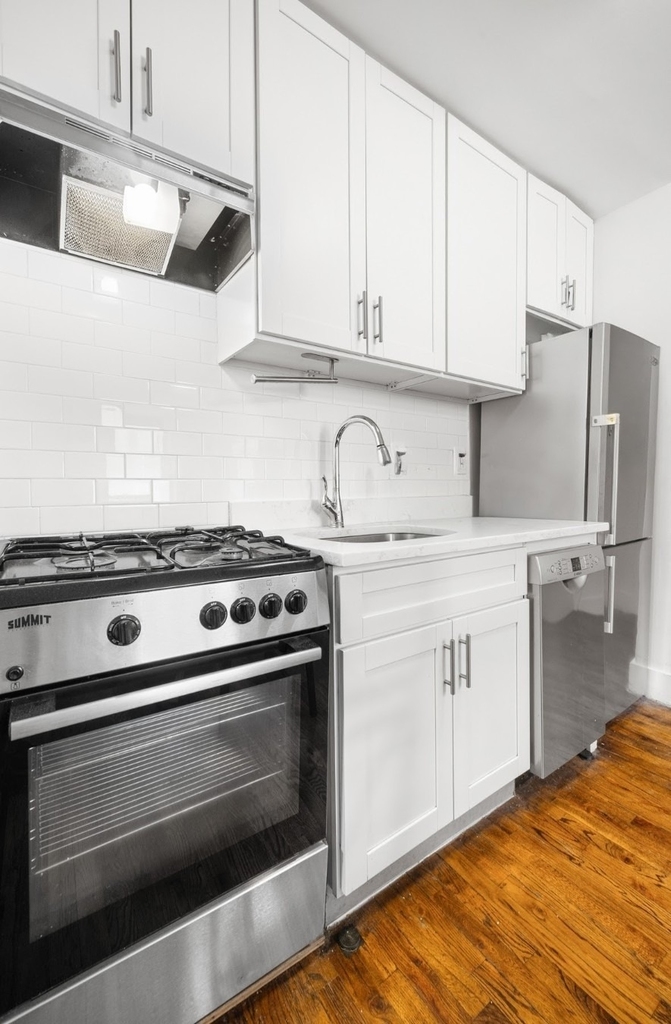 416 W 23rd Street - Photo 3