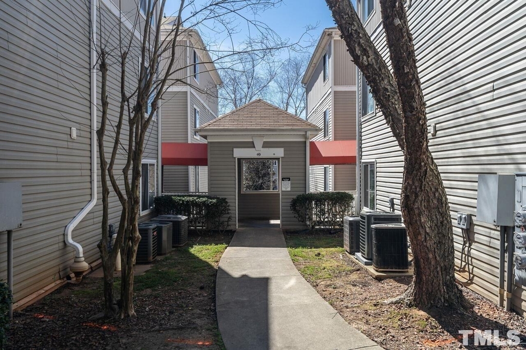 1230 University Court - Photo 2