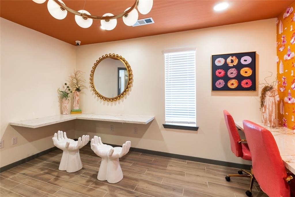 1200 W Koenig Lane Street - Photo 4