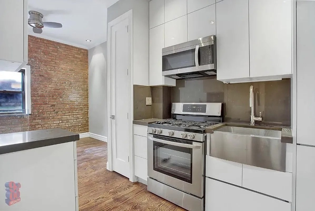 213 East 26th Street - Photo 0