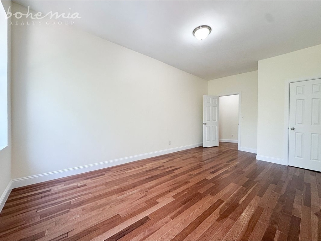 910 Riverside Drive - Photo 4